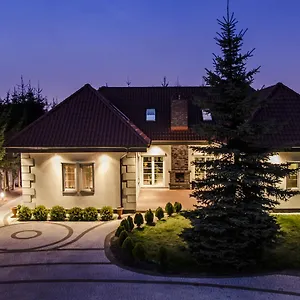 villa-hof.poznan-hotels.com/